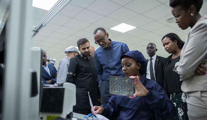 Rwanda : Mara Phones lance la première usine de fabrication de smartphones