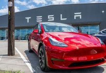 Le-constructeur-automobile-Tesla