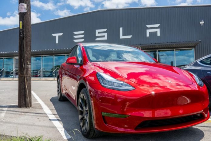 Le-constructeur-automobile-Tesla