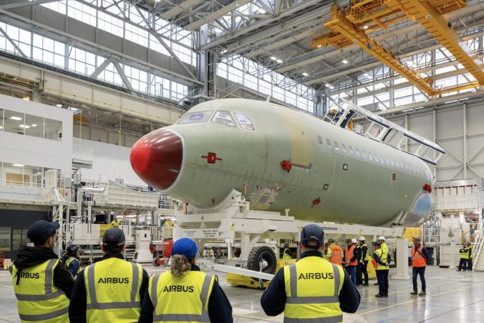 Airbus, en difficulté, va supprimer jusqu'à 2.500 postes