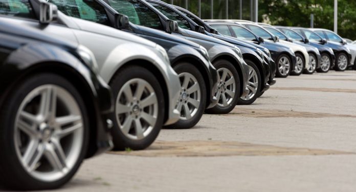 Automobile-Le-marché-français-chute-de-11-%