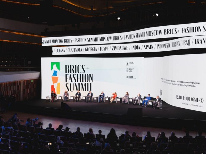 Le Caftan marocain séduit au BRICS+ Fashion Summit de Moscou