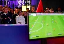 À Rabat, Macron s'entretient avec les jeunes talents marocains de jeux vidéo et de l'e-sport