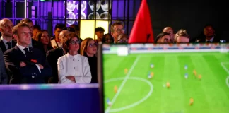 À Rabat, Macron s'entretient avec les jeunes talents marocains de jeux vidéo et de l'e-sport