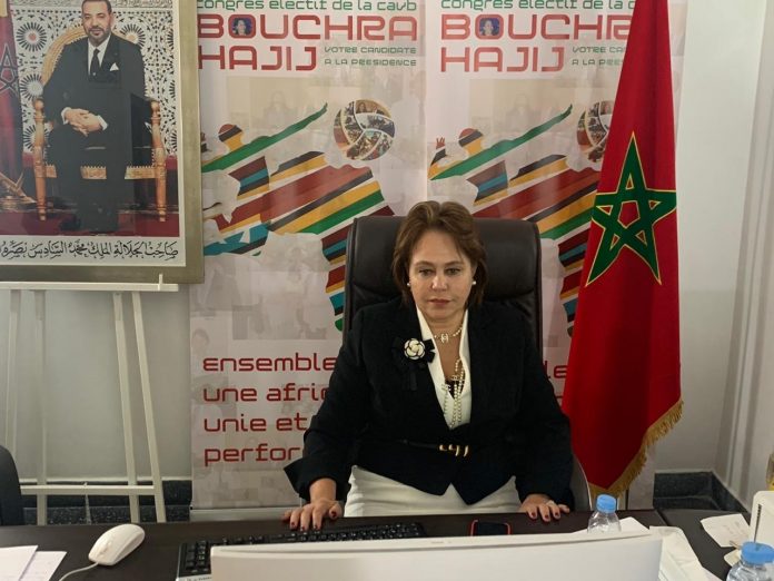 Bouchra Hajij reçoit la plus haute distinction de mérite de la Fédération internationale de volley-ball