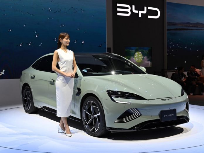 BYD révolutionne la recharge des véhicules électriques avec une technologie ultra-rapide