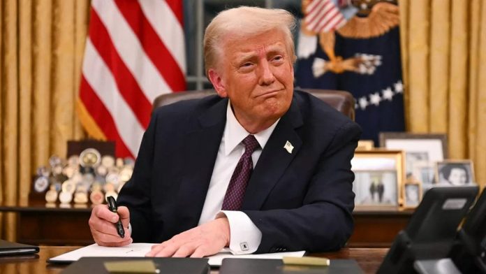 Entrée en vigueur des droits de douane: Trump lance sa nouvelle offensive commerciale