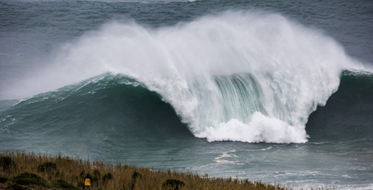 Alerte aux vagues géantes sur les côtes marocaines