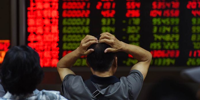 La Bourse de Tokyo clôture en chute de 3,93% après l’application des surtaxes américaines