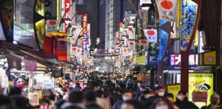 Le Japon réduit son déficit commercial de 34% au premier semestre 2025