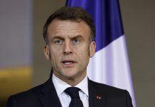 Crise franco-algérienne : Emmanuel Macron suspend les privilèges diplomatiques algériens